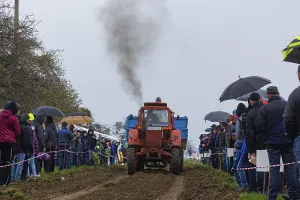 Classic Car Show Impressions: Tractor Pulling