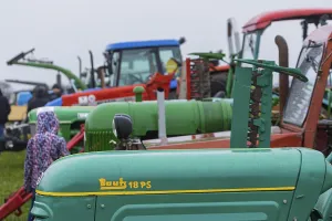 Classic Car Show Impressions: Tractor Pulling