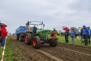 Classic Car Show Impressions: Tractor Pulling