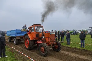 Classic Car Show Impressions: Tractor Pulling