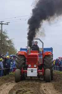 Classic Car Show Impressions: Tractor Pulling