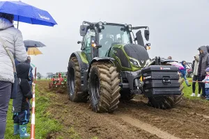 Classic Car Show Impressions: Tractor Pulling