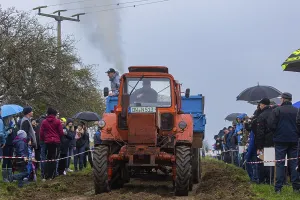 Classic Car Show Impressions: Tractor Pulling