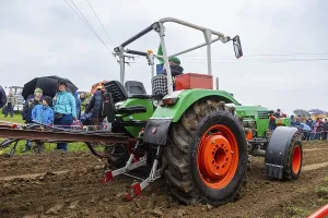 Classic Car Show Impressions: Tractor Pulling