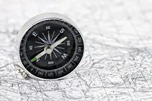 Compass Navigation Impressions: Choice of the direction of movement across the map using the compass