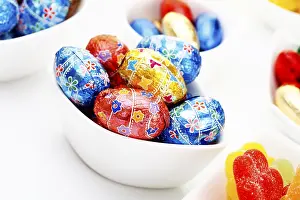 Symbolic Easter Egg Image Impressions: Colourful easter eggs