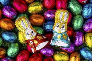 Chocolate Easter Eggs Impressions: Colourful Easter sweets on grass