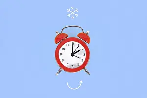 Time Management Concept Impressions: Concept for explaining winter daylight saving time with clock and arrow