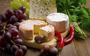 Diverse Cheese Selection Impressions: Different cheese types