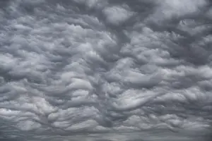 Overcast Sky With Clouds Impressions: Dramatic cloud formation, format-filling
