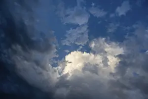 Overcast Sky With Clouds Impressions: Dramatic cloud formation in front of a summer thunderstorm