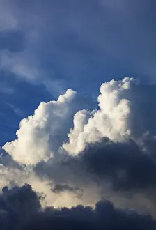 Cumulus Humilis Cloud Impressions: Dramatic cloudy sky with clouds (cumulus)