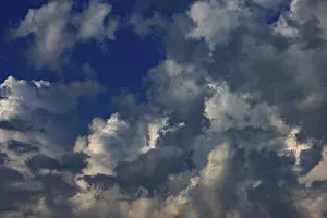 Dramatic Blue Skies Impressions: Dramatic cloudy sky with cumulus clouds