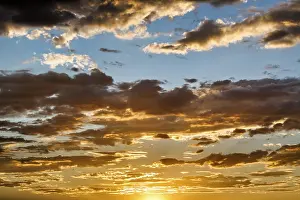 Dramatic Cloudy Skies Impressions: Dramatic cloudy sky at sunset, background