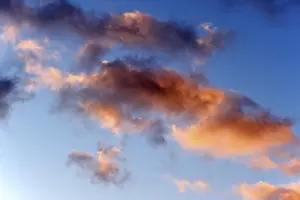 Overcast Evening Sky Impressions: Dramatic evening sky with clouds at sunset
