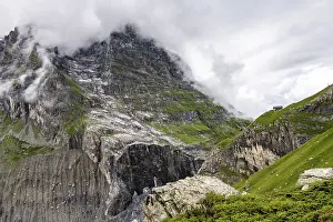 Cloudy Mountain Range Impressions: Dramatic mountain landscape covered in clouds