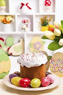 Easter Table Setting Impressions: Easter cake with eggs on the table