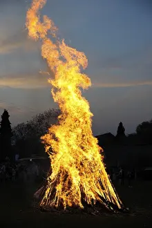 Evening Atmosphere Impressions: Easter fire