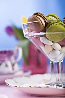 Empty Bakery Products Display Impressions: The easter installation with macarons