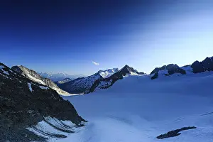 Deserted Swiss Landscape Impressions: Evening mood at the Studergletscher