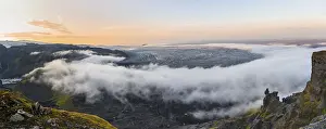 Steep Cliff Landscape Photography Impressions: Fog between the cliffs, clouds moving around
