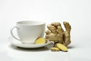 Spicy Drink Impressions: Ginger root with cup, ginger tea