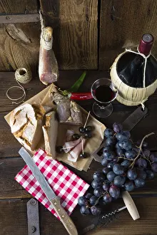 Gastronomy Photography Impressions: Ham, wine and bread