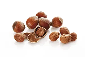 Hazelnut Nutrition Impressions: Hazelnuts, with and without shell