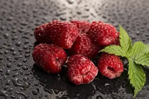 Fresh Berries Impressions: Heap of raspberry