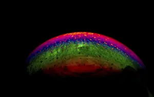 Colorful Light Reflection Impressions: Interference of equal thickness