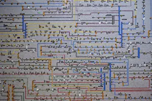 Images datées du 2 juin 2024: Diagramme de réseau complexe affichant plusieurs lignes et éléments interconnectés sur un grille