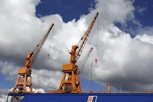 Harbour Crane Impressions: Load cranes