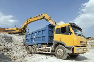 Construction Vehicle Impressions: Loading a large lorry building material