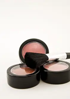 Deserted Studio Shot Impressions: Make up accessories