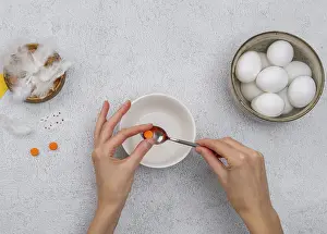 Easter Egg Chick Decoration Impressions: How to make a chick from eggs for Easter decor