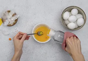 Easter Egg Chick Decoration Impressions: How to make a chick from eggs for Easter decor