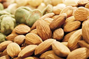 Mixed Nuts Impressions: Mixed nuts, full format, peanuts