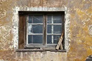 Uninhabited Desert Landscapes Impressions: Old window