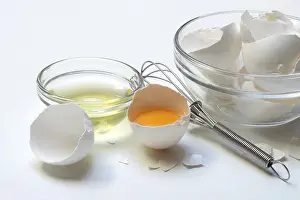 Kitchen Device Impressions: Opened hen's egg, egg white in shell and eggshells
Opened hen's egg