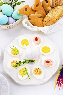 Traditional Easter Meal Ideas Impressions: The perfect table with colourful table decorations for Easter