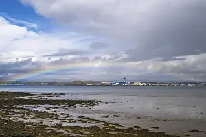 Arc-en-ciel au-dessus de lestuaire du Forth, pont de Forth.