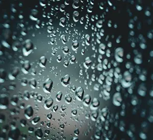 Water Drop Photography Impressions: Raindrops on the window