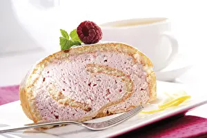 Sweet Dessert Table Impressions: Raspberry spongecake roll