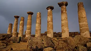 UNESCO World Heritage Site Agrigento Impressions: Row of columns, chapter, Heracles temple