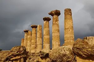 Valle Dei Templi Agrigento Impressions: Row of columns, chapter, Heracles temple