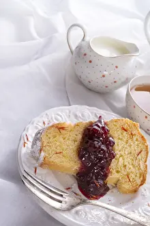 Polish Spice Cake Impressions: Saffron Easter Babka