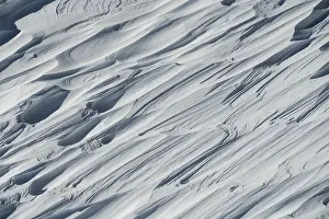 Snowy Mountain Landscape Impressions: Snow surface with structures, shaped by the wind