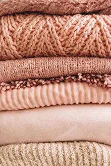 Handicraft Clothing Impressions: Stack knitted sweaters
