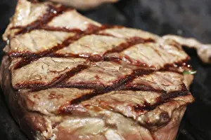 Barbecue Meal Ideas Impressions: Steak on the grill with diamond pattern