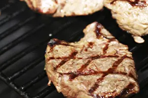 Barbecue Meal Ideas Impressions: Steak on the grill with diamond pattern